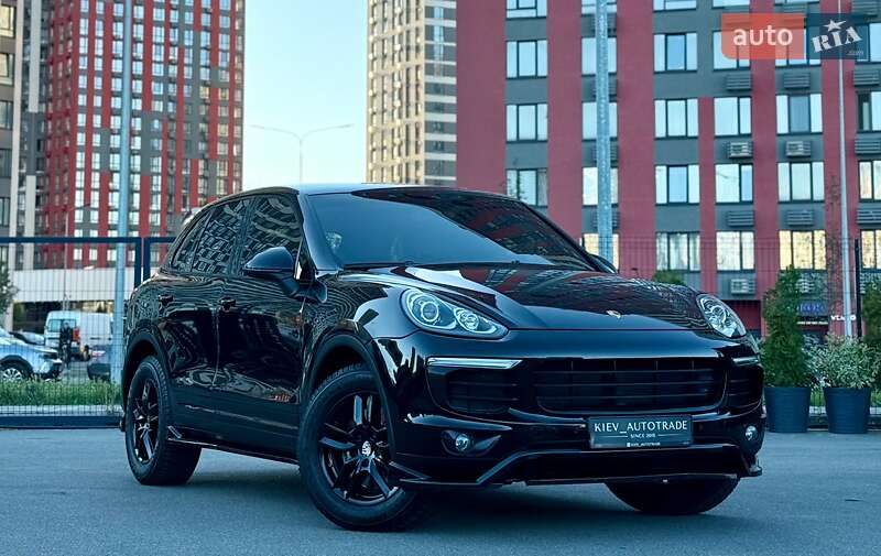 Позашляховик / Кросовер Porsche Cayenne 2016 в 