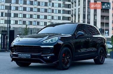 Позашляховик / Кросовер Porsche Cayenne 2016 в 