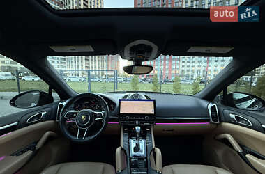 Позашляховик / Кросовер Porsche Cayenne 2016 в 