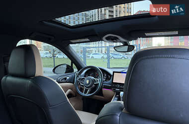 Позашляховик / Кросовер Porsche Cayenne 2016 в 