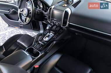 Внедорожник / Кроссовер Porsche Cayenne 2015 в 