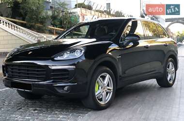 Внедорожник / Кроссовер Porsche Cayenne 2015 в 