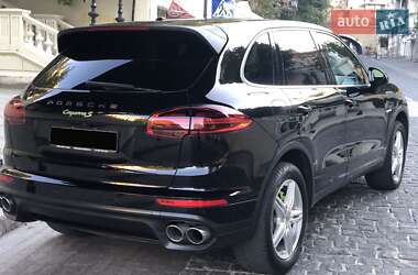 Внедорожник / Кроссовер Porsche Cayenne 2015 в 