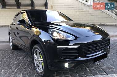 Внедорожник / Кроссовер Porsche Cayenne 2015 в 