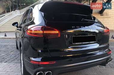 Внедорожник / Кроссовер Porsche Cayenne 2015 в 