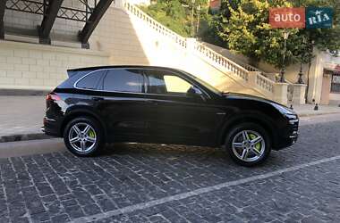 Внедорожник / Кроссовер Porsche Cayenne 2015 в 