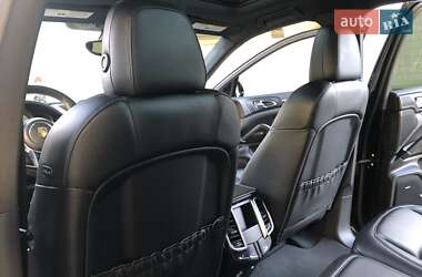 Внедорожник / Кроссовер Porsche Cayenne 2015 в 