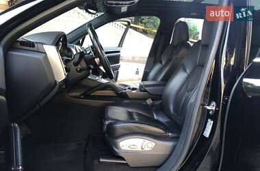 Внедорожник / Кроссовер Porsche Cayenne 2015 в 