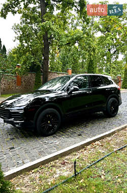 Позашляховик / Кросовер Porsche Cayenne 2015 в 