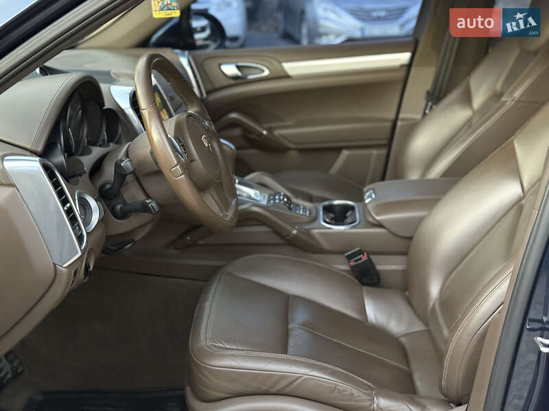 Внедорожник / Кроссовер Porsche Cayenne 2012 в Новомосковске