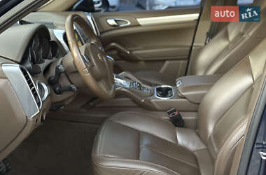 Позашляховик / Кросовер Porsche Cayenne 2012 в 