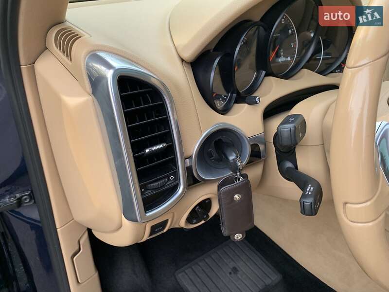 Позашляховик / Кросовер Porsche Cayenne 2011 в Кам'янському