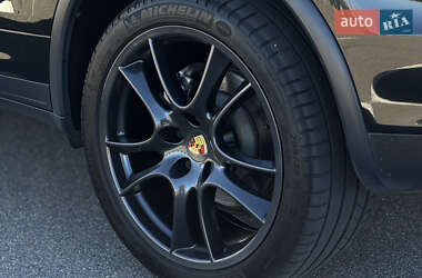 Позашляховик / Кросовер Porsche Cayenne 2012 в 