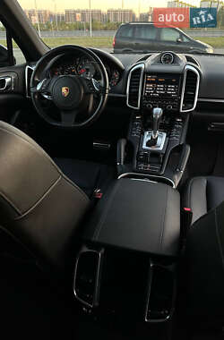 Позашляховик / Кросовер Porsche Cayenne 2012 в 