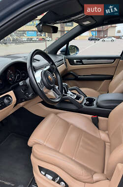 Внедорожник / Кроссовер Porsche Cayenne 2018 в 