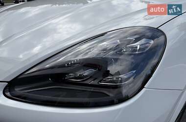 Позашляховик / Кросовер Porsche Cayenne 2019 в 