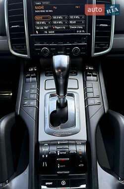 Внедорожник / Кроссовер Porsche Cayenne 2011 в 