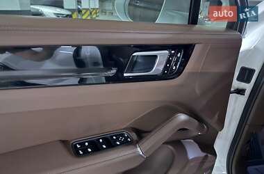 Внедорожник / Кроссовер Porsche Cayenne 2019 в 