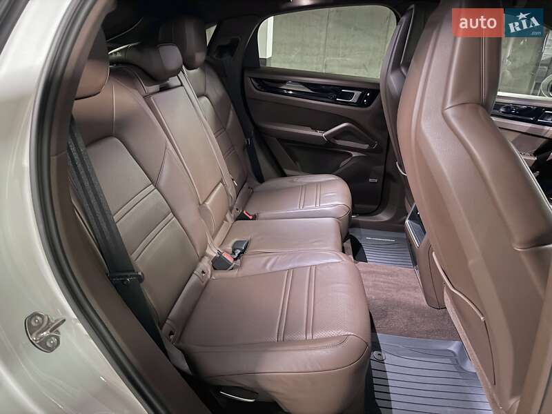 Позашляховик / Кросовер Porsche Cayenne 2019 в Дніпрі