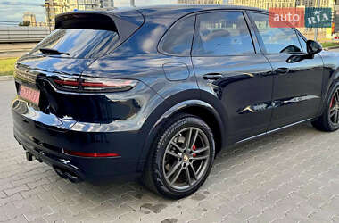 Позашляховик / Кросовер Porsche Cayenne 2019 в 