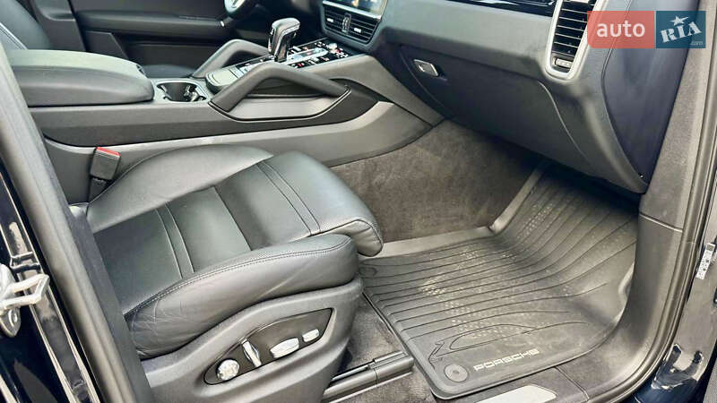 Позашляховик / Кросовер Porsche Cayenne 2019 в Києві