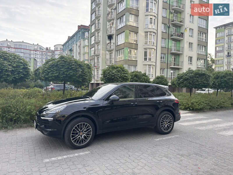 Внедорожник / Кроссовер Porsche Cayenne 2015 в Косове