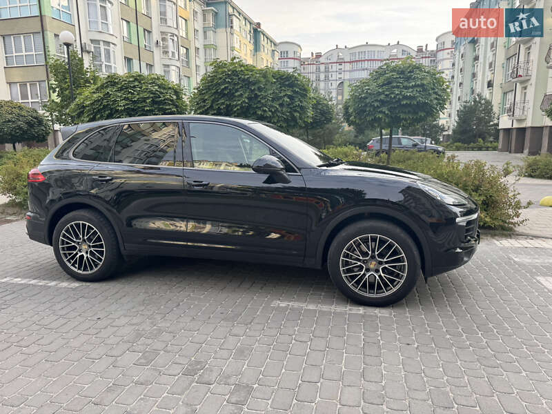 Внедорожник / Кроссовер Porsche Cayenne 2015 в Косове