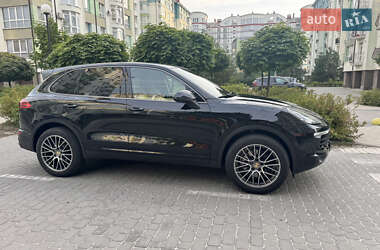 Позашляховик / Кросовер Porsche Cayenne 2015 в 