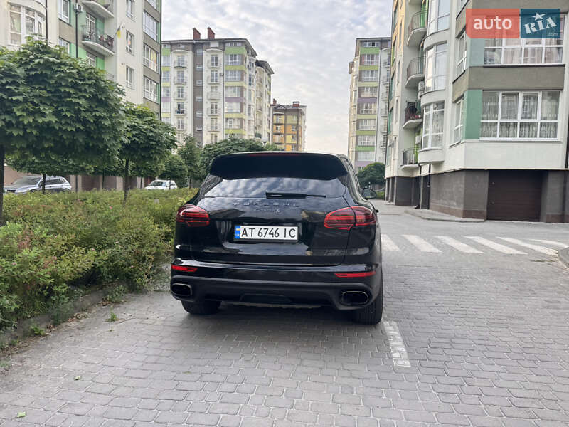 Внедорожник / Кроссовер Porsche Cayenne 2015 в Косове