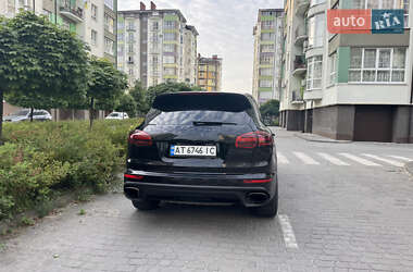 Позашляховик / Кросовер Porsche Cayenne 2015 в 