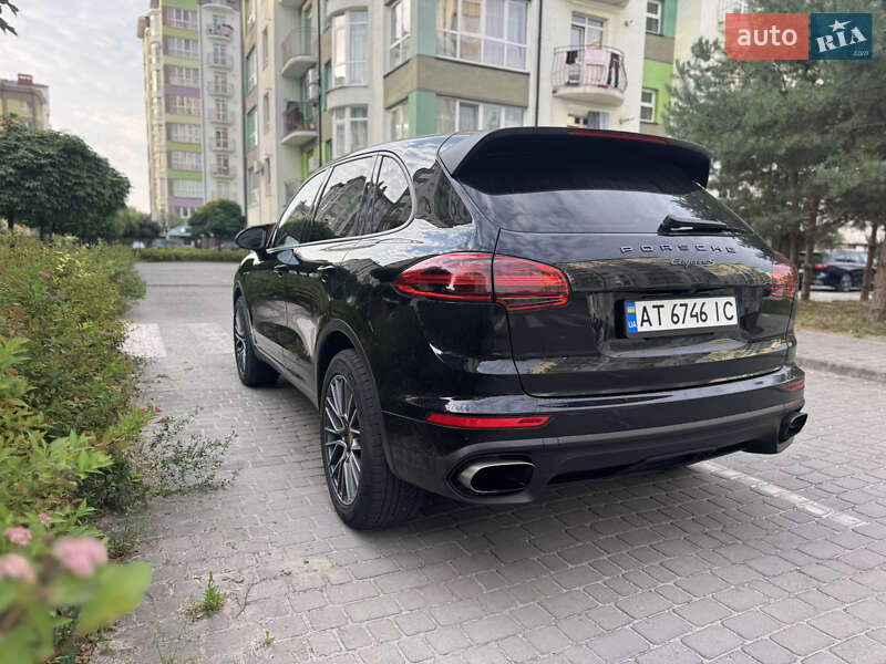 Внедорожник / Кроссовер Porsche Cayenne 2015 в Косове