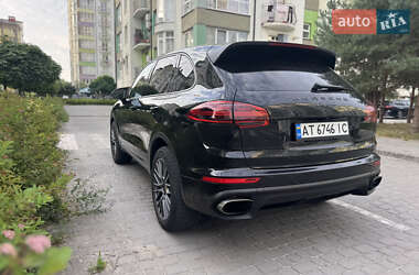 Позашляховик / Кросовер Porsche Cayenne 2015 в 