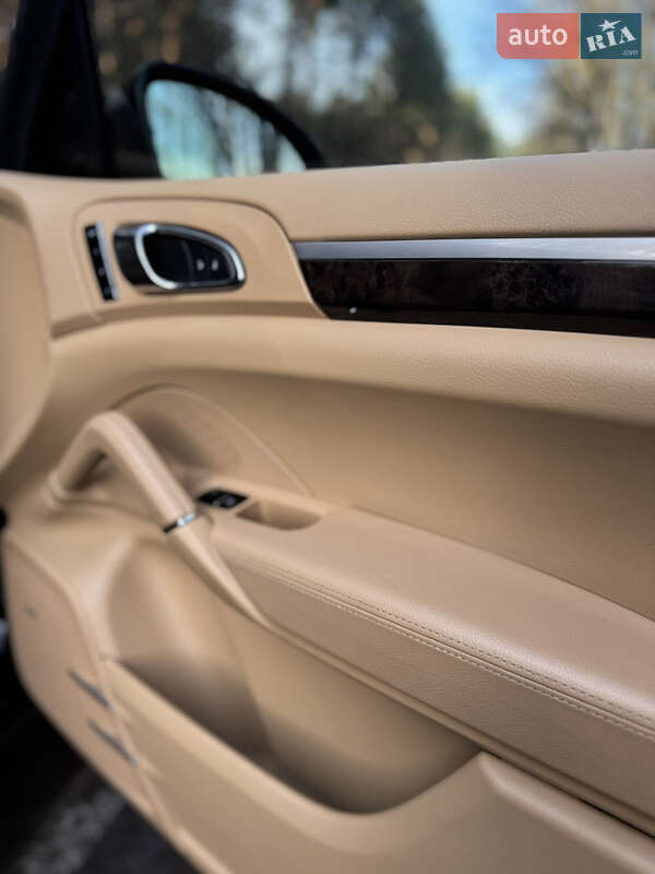 Внедорожник / Кроссовер Porsche Cayenne 2015 в Косове