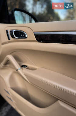 Позашляховик / Кросовер Porsche Cayenne 2015 в 