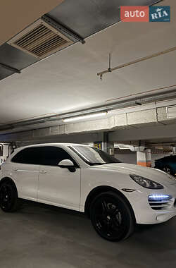 Позашляховик / Кросовер Porsche Cayenne 2013 в 