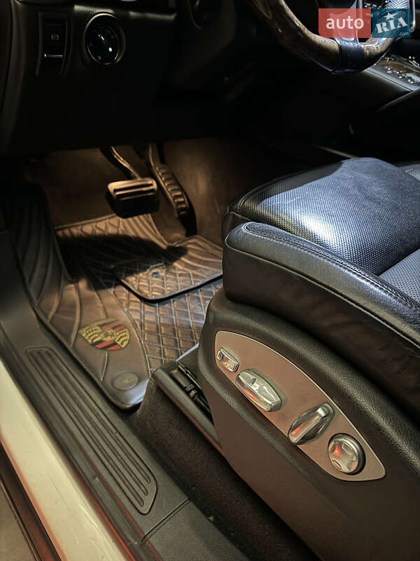 Внедорожник / Кроссовер Porsche Cayenne 2013 в Запорожье
