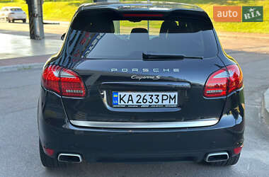 Позашляховик / Кросовер Porsche Cayenne 2012 в 