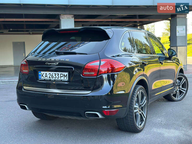 Позашляховик / Кросовер Porsche Cayenne 2012 в Києві