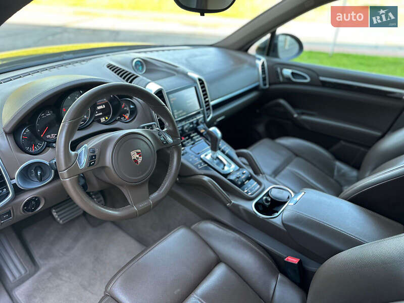 Позашляховик / Кросовер Porsche Cayenne 2012 в Києві