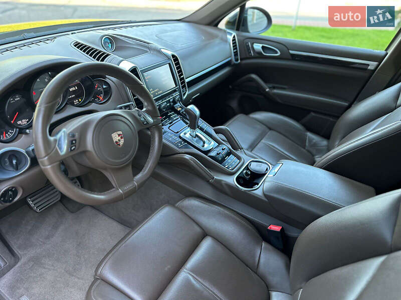 Позашляховик / Кросовер Porsche Cayenne 2012 в Києві