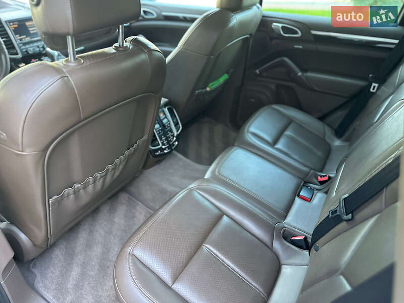 Позашляховик / Кросовер Porsche Cayenne 2012 в Києві