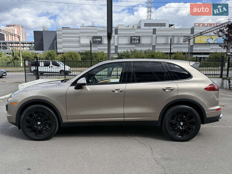 Позашляховик / Кросовер Porsche Cayenne 2015 в Києві