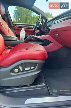 Позашляховик / Кросовер Porsche Cayenne 2020 в 