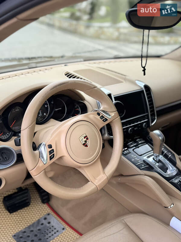 Позашляховик / Кросовер Porsche Cayenne 2011 в Хусті