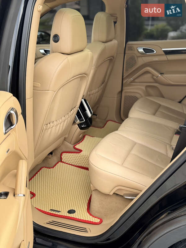 Позашляховик / Кросовер Porsche Cayenne 2011 в Хусті