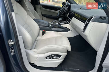 Позашляховик / Кросовер Porsche Cayenne 2019 в 