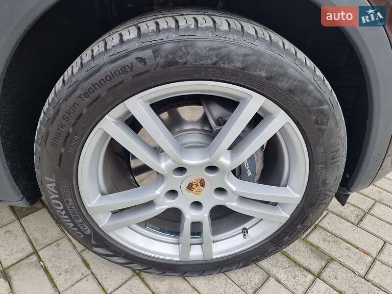 Внедорожник / Кроссовер Porsche Cayenne 2013 в Смеле