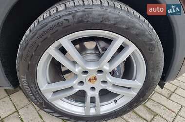 Внедорожник / Кроссовер Porsche Cayenne 2013 в 