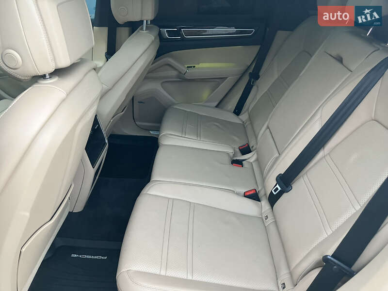 Внедорожник / Кроссовер Porsche Cayenne 2019 в Львове