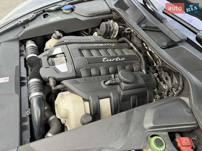 Позашляховик / Кросовер Porsche Cayenne 2010 в Києві